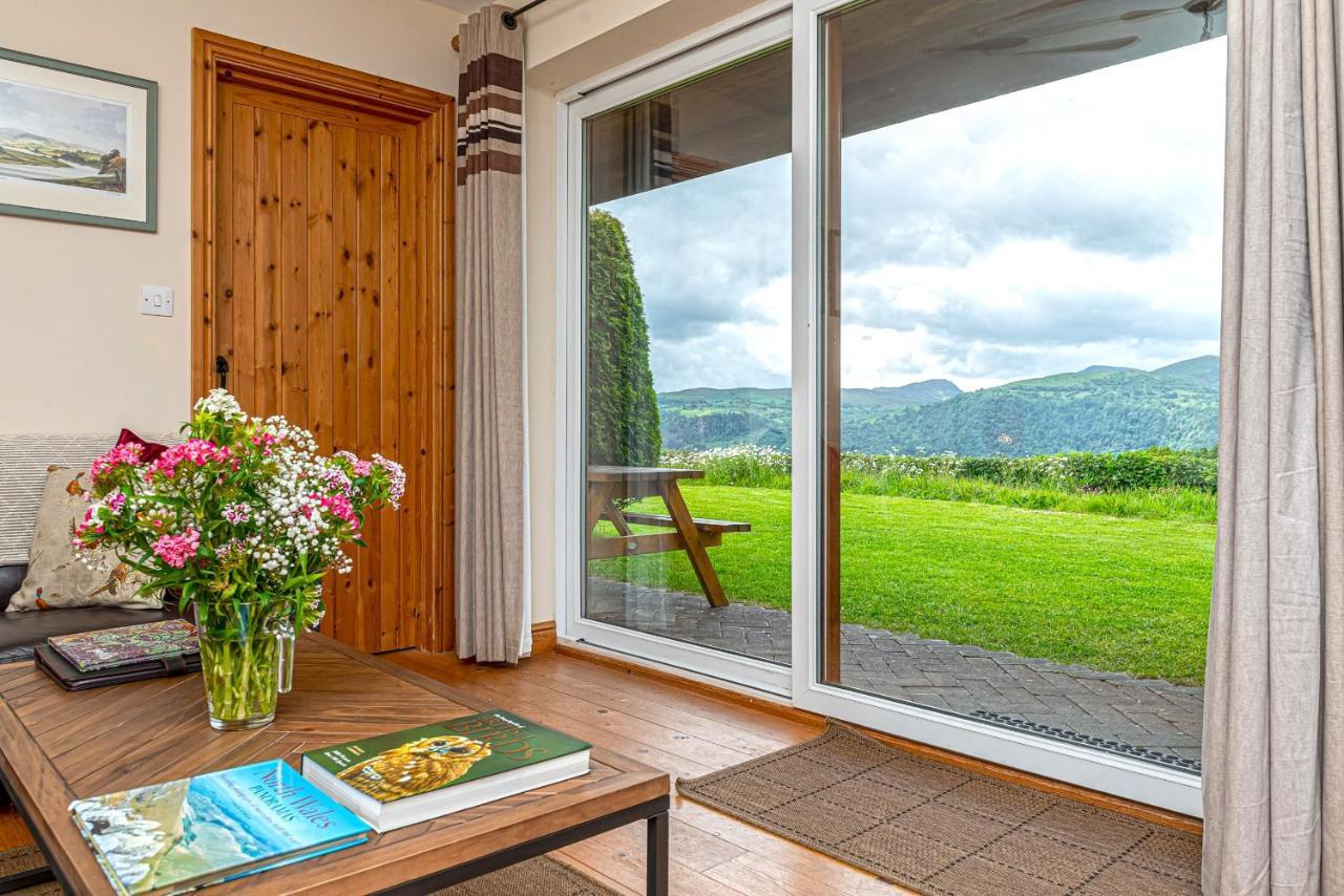 Laurel - Pet-Friendly Cottage With Indoor Pool, Hot Tub & Panoramic Snowdonia Views コルウィン・ベイ エクステリア 写真
