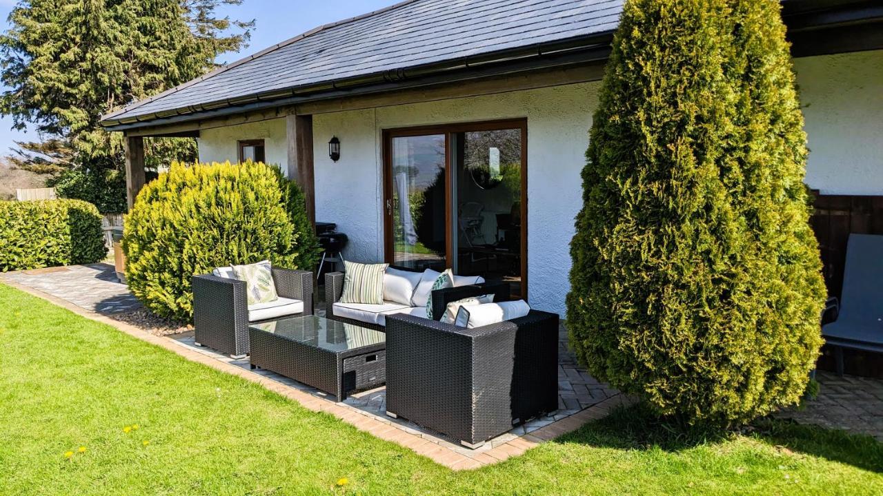 Laurel - Pet-Friendly Cottage With Indoor Pool, Hot Tub & Panoramic Snowdonia Views コルウィン・ベイ エクステリア 写真