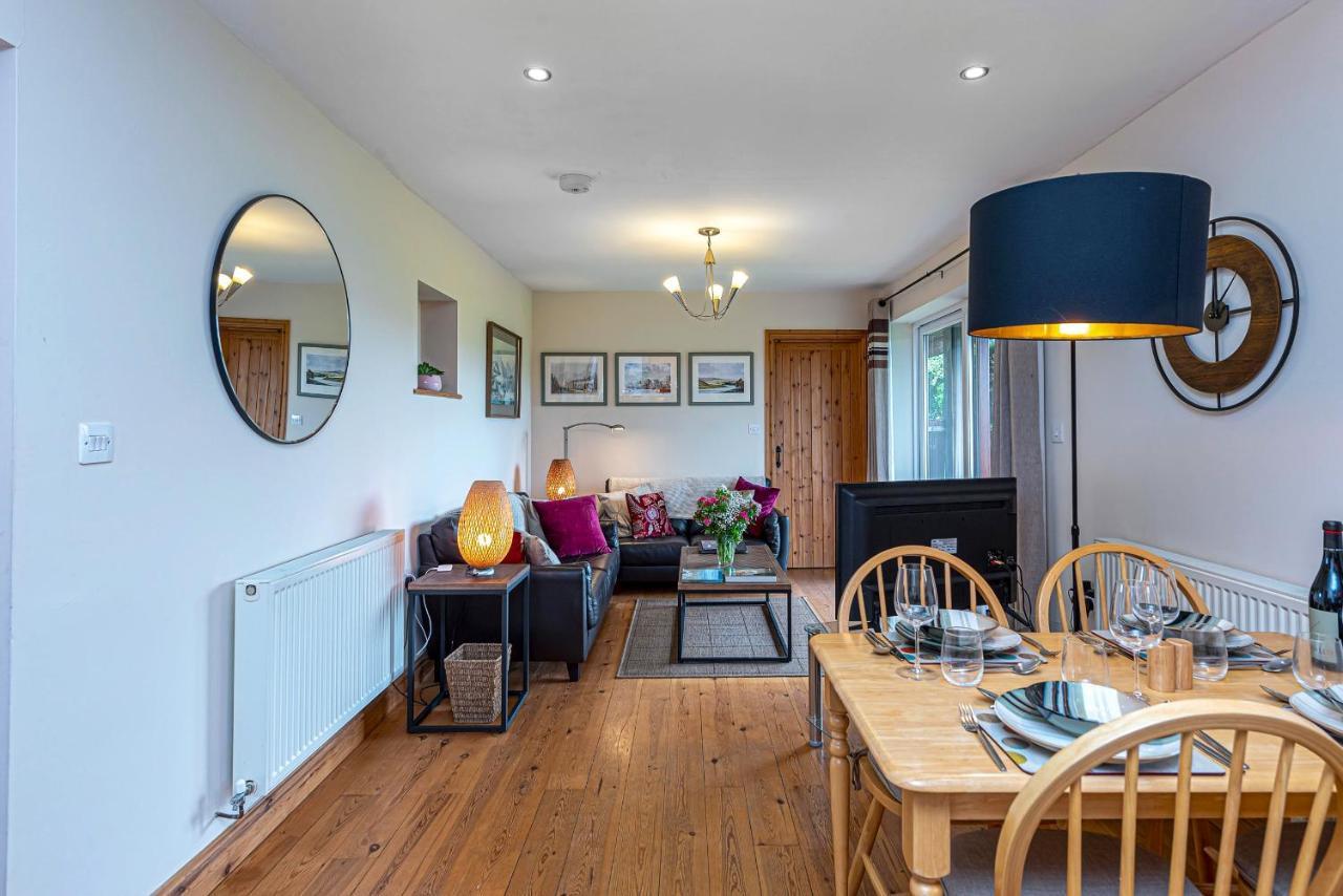 Laurel - Pet-Friendly Cottage With Indoor Pool, Hot Tub & Panoramic Snowdonia Views コルウィン・ベイ エクステリア 写真