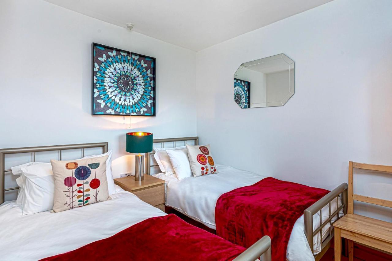 Laurel - Pet-Friendly Cottage With Indoor Pool, Hot Tub & Panoramic Snowdonia Views コルウィン・ベイ エクステリア 写真