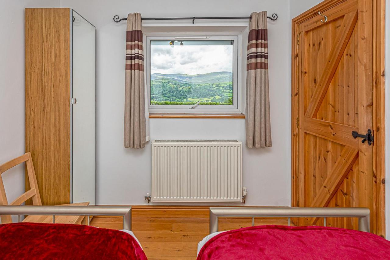 Laurel - Pet-Friendly Cottage With Indoor Pool, Hot Tub & Panoramic Snowdonia Views コルウィン・ベイ エクステリア 写真