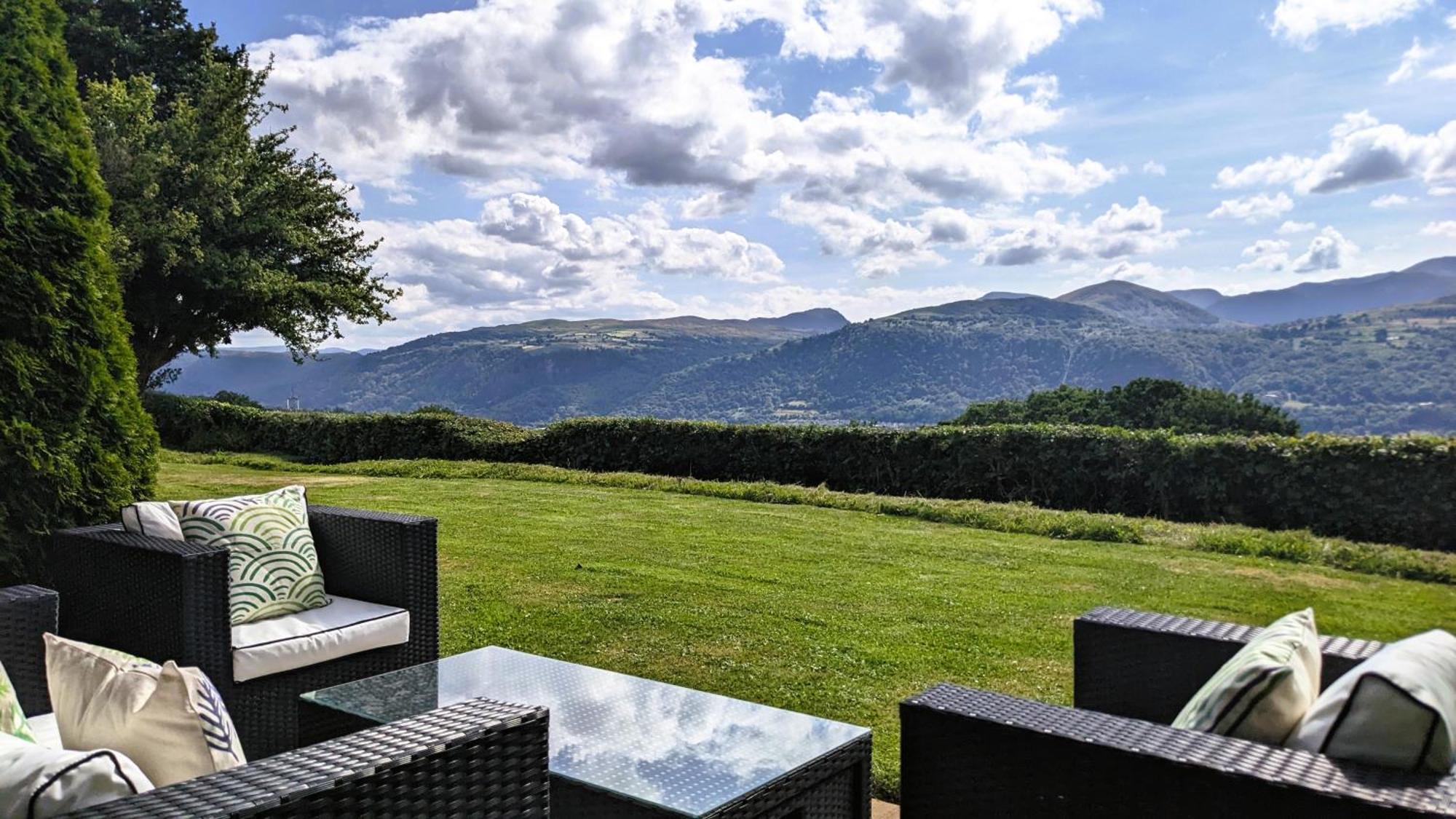 Laurel - Pet-Friendly Cottage With Indoor Pool, Hot Tub & Panoramic Snowdonia Views コルウィン・ベイ エクステリア 写真