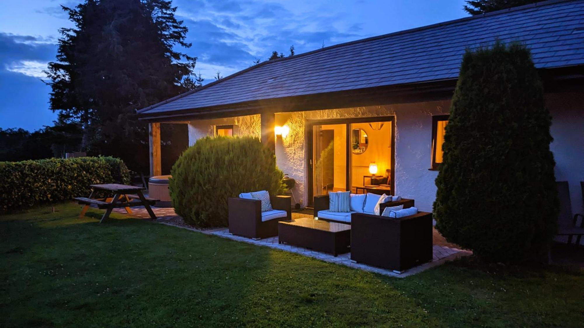 Laurel - Pet-Friendly Cottage With Indoor Pool, Hot Tub & Panoramic Snowdonia Views コルウィン・ベイ エクステリア 写真