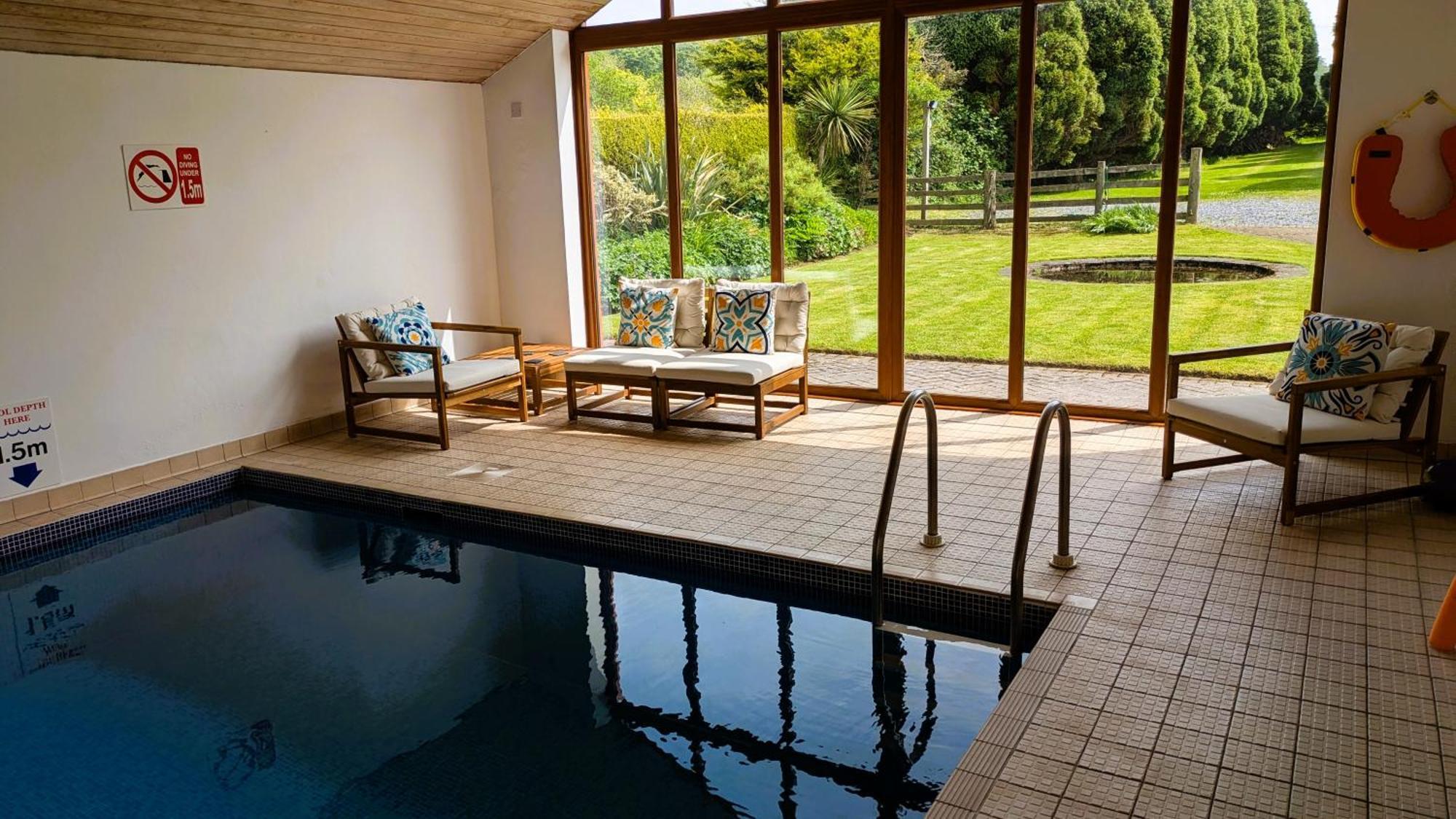 Laurel - Pet-Friendly Cottage With Indoor Pool, Hot Tub & Panoramic Snowdonia Views コルウィン・ベイ エクステリア 写真