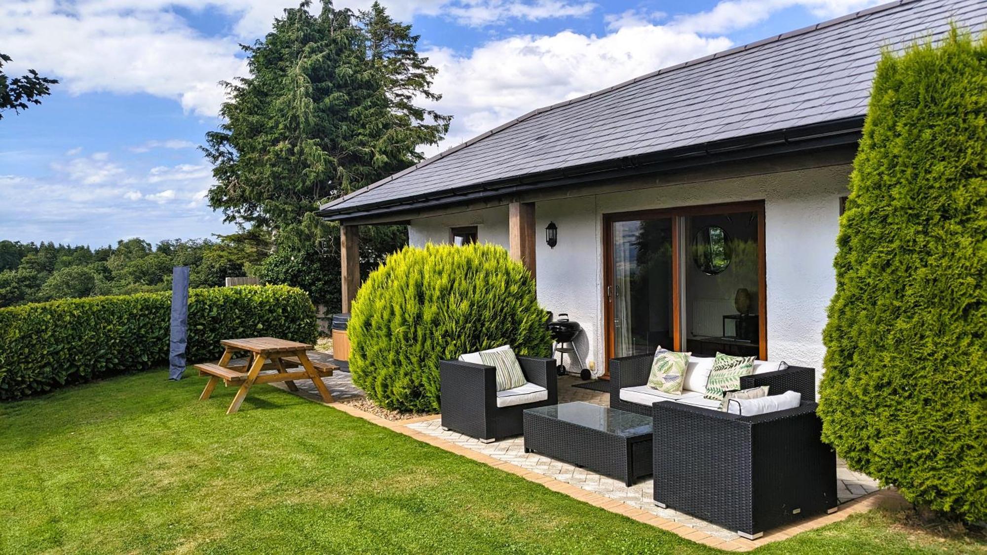 Laurel - Pet-Friendly Cottage With Indoor Pool, Hot Tub & Panoramic Snowdonia Views コルウィン・ベイ エクステリア 写真